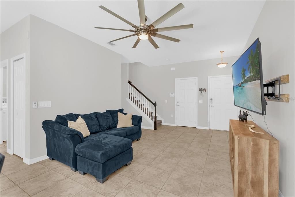 For Rent: $1,900 (3 beds, 2 baths, 1550 Square Feet)