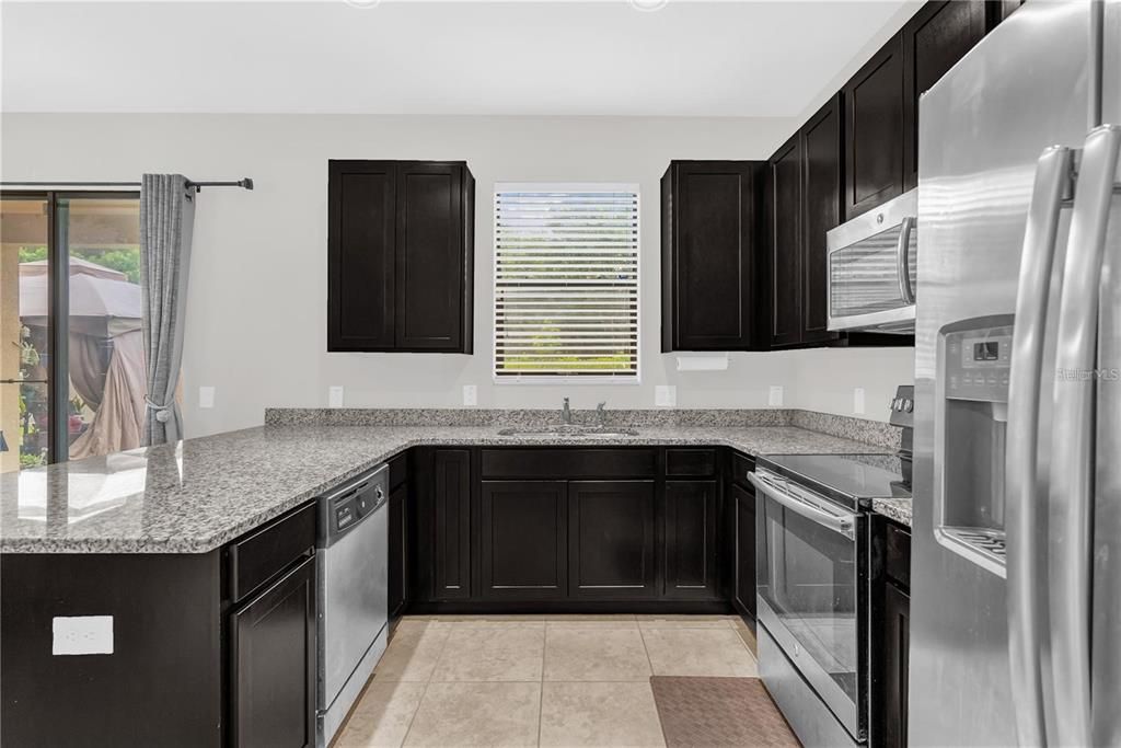 For Rent: $1,900 (3 beds, 2 baths, 1550 Square Feet)