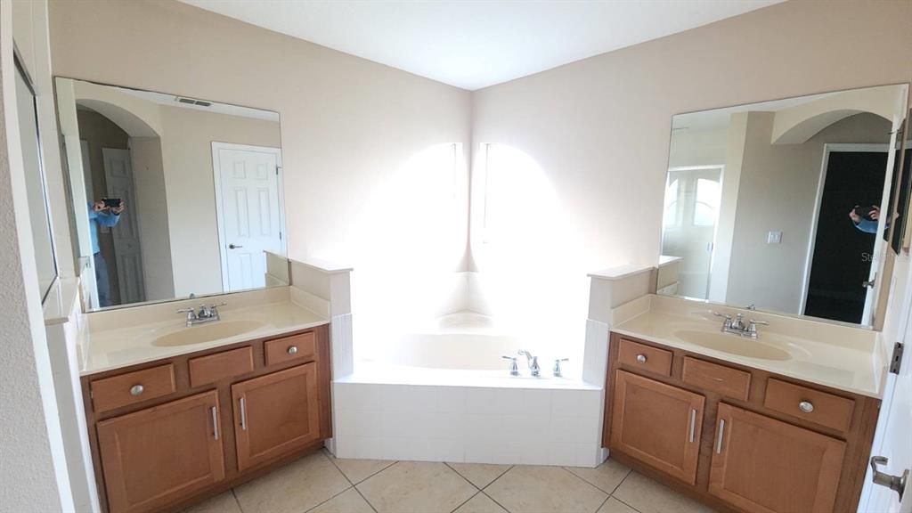 For Rent: $3,100 (4 beds, 3 baths, 2767 Square Feet)