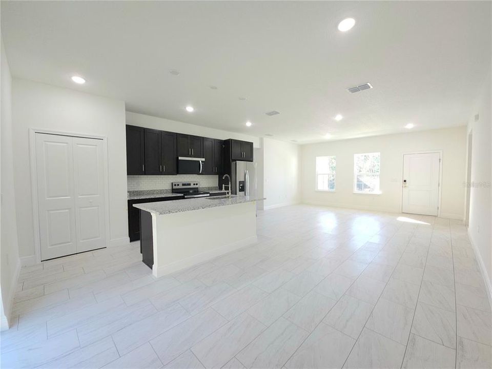 В аренду: $1,795 (4 спален, 2 ванн, 1580 Квадратных фут)