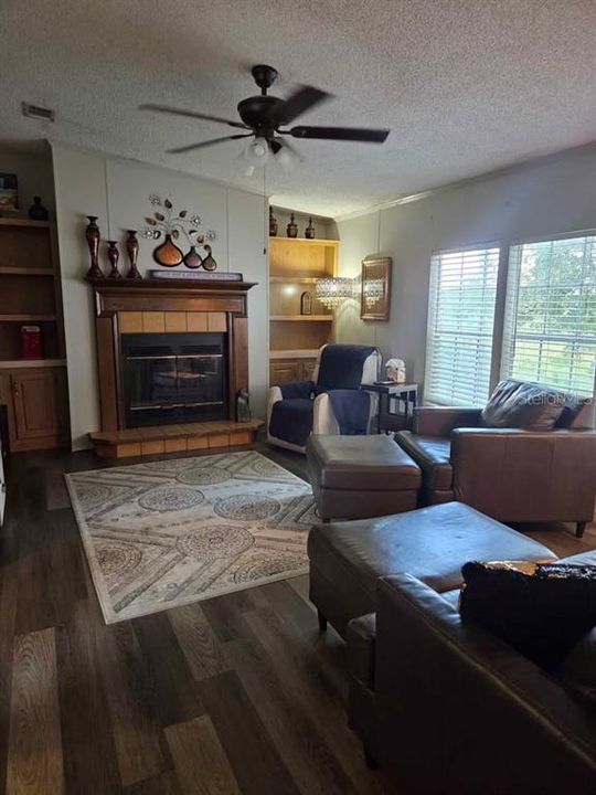 На продажу: $169,995 (3 спален, 2 ванн, 1512 Квадратных фут)