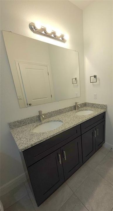 出租: $1,795 (4 贝兹, 2 浴室, 1580 平方英尺)