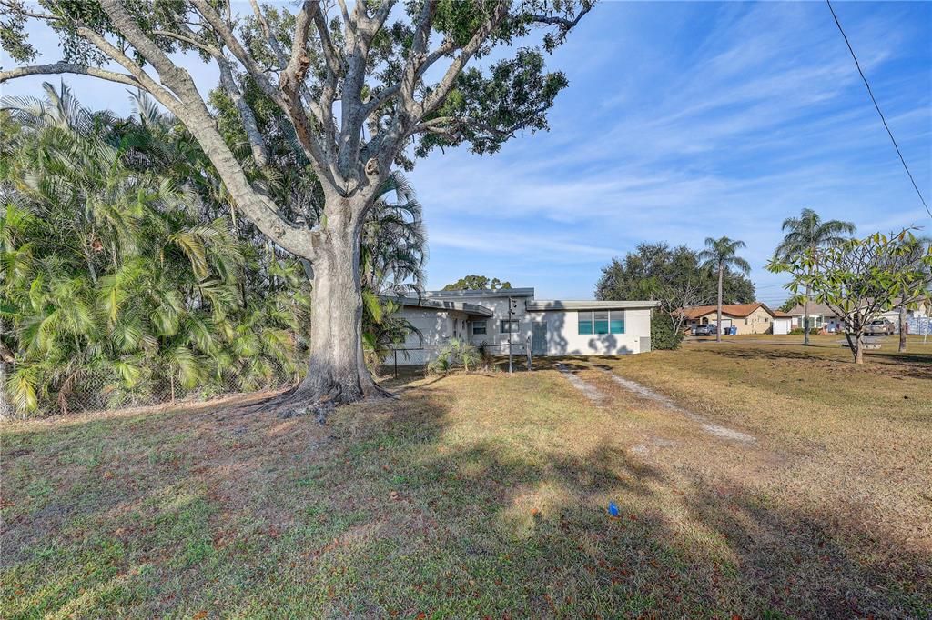 En Venta: $489,000 (0.37 acres)