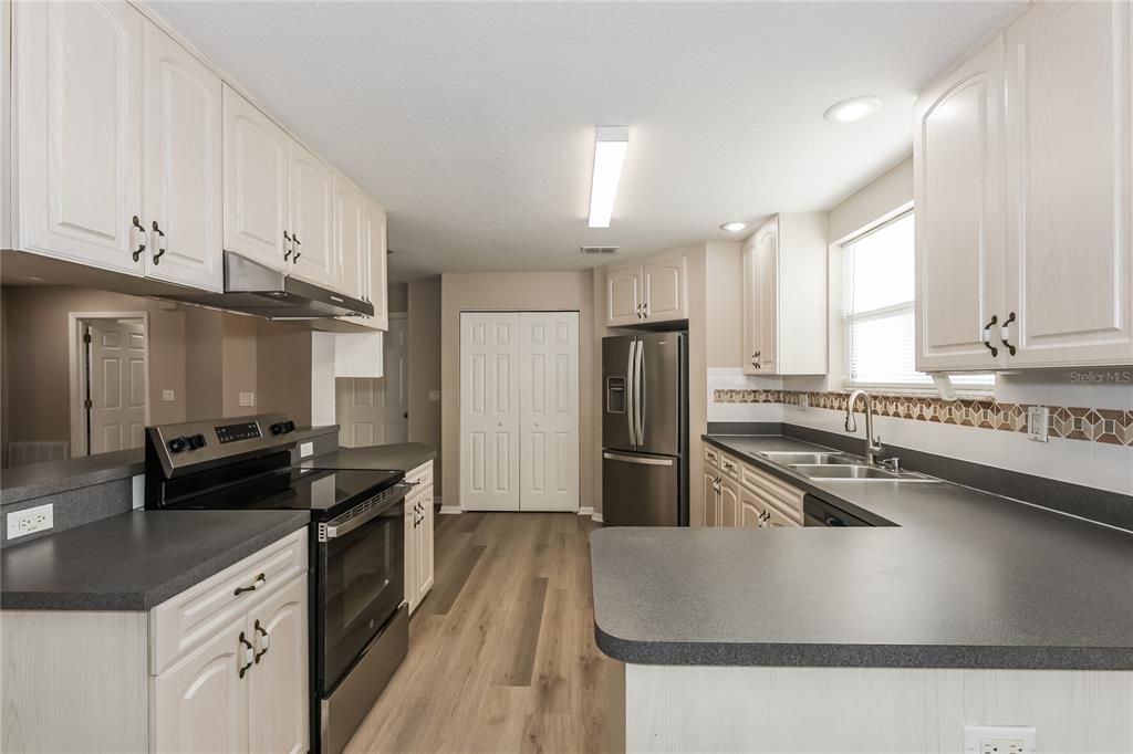 En Venta: $299,000 (3 camas, 2 baños, 1726 Pies cuadrados)