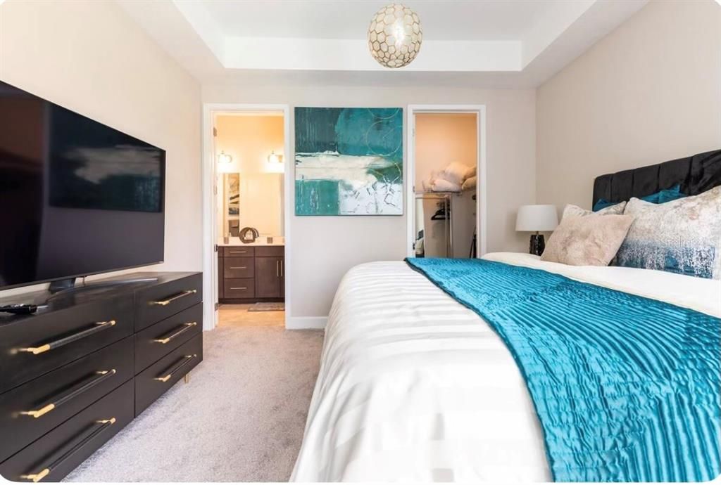 出租: $3,500 (5 贝兹, 4 浴室, 2310 平方英尺)