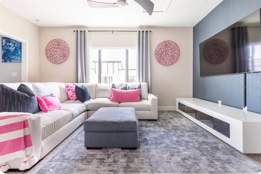 出租: $3,500 (5 贝兹, 4 浴室, 2310 平方英尺)