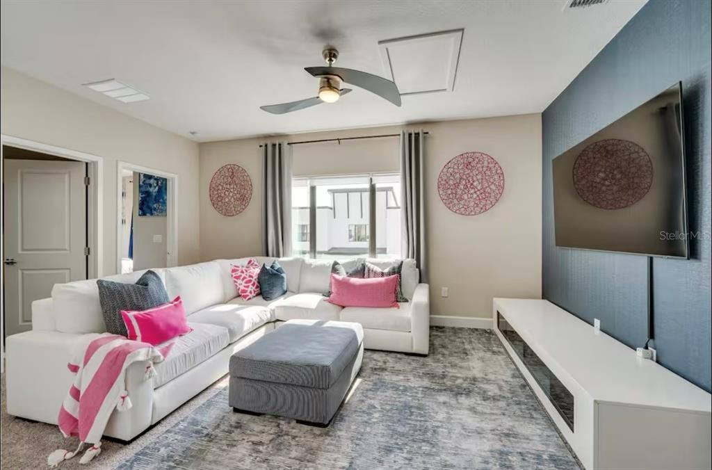 出租: $3,500 (5 贝兹, 4 浴室, 2310 平方英尺)