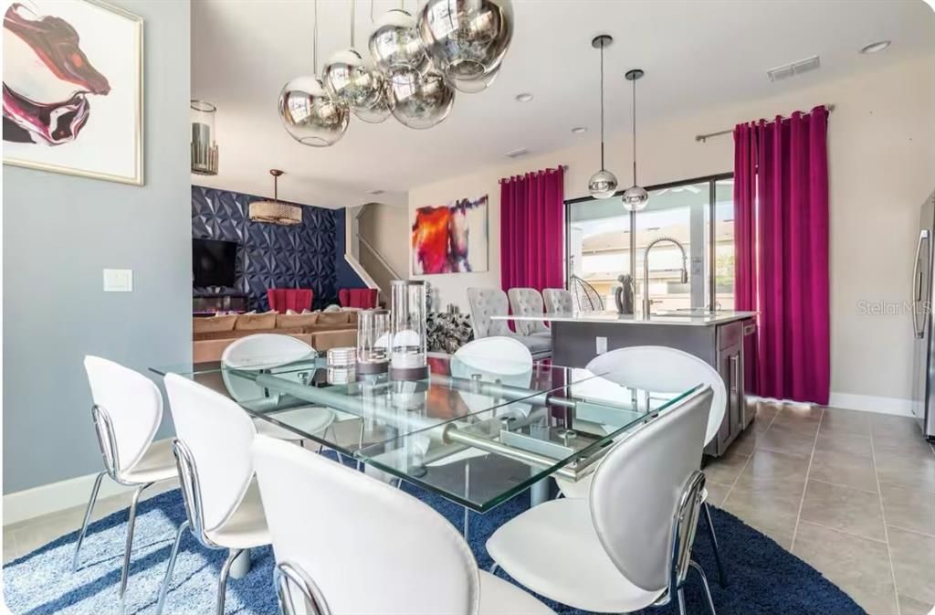 出租: $3,500 (5 贝兹, 4 浴室, 2310 平方英尺)