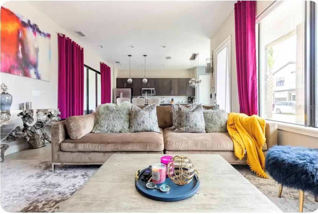 出租: $3,500 (5 贝兹, 4 浴室, 2310 平方英尺)