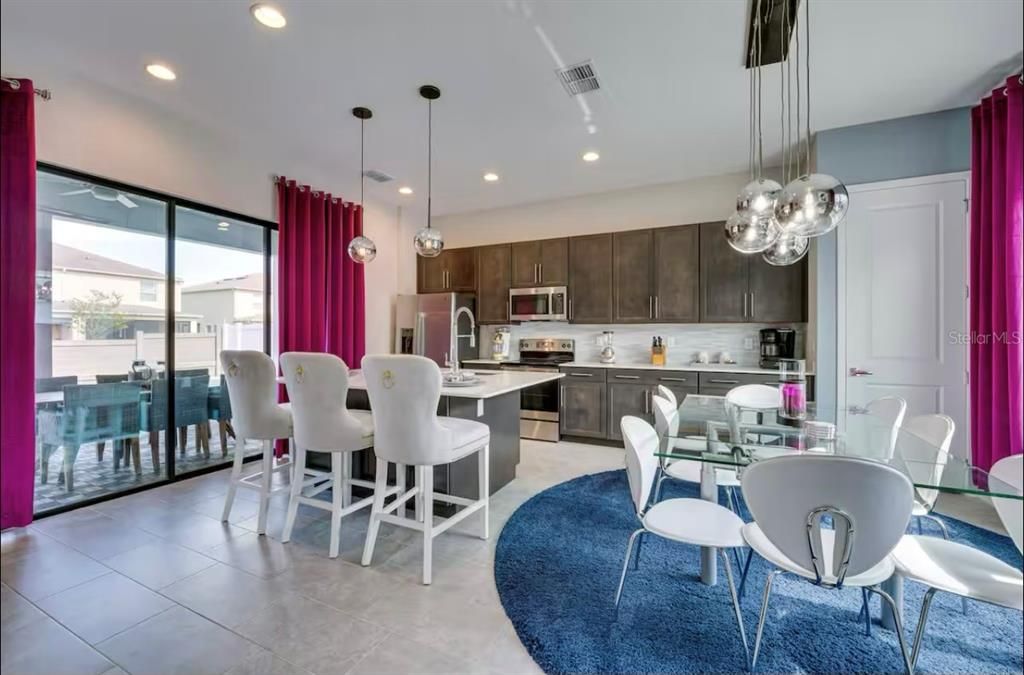 出租: $3,500 (5 贝兹, 4 浴室, 2310 平方英尺)