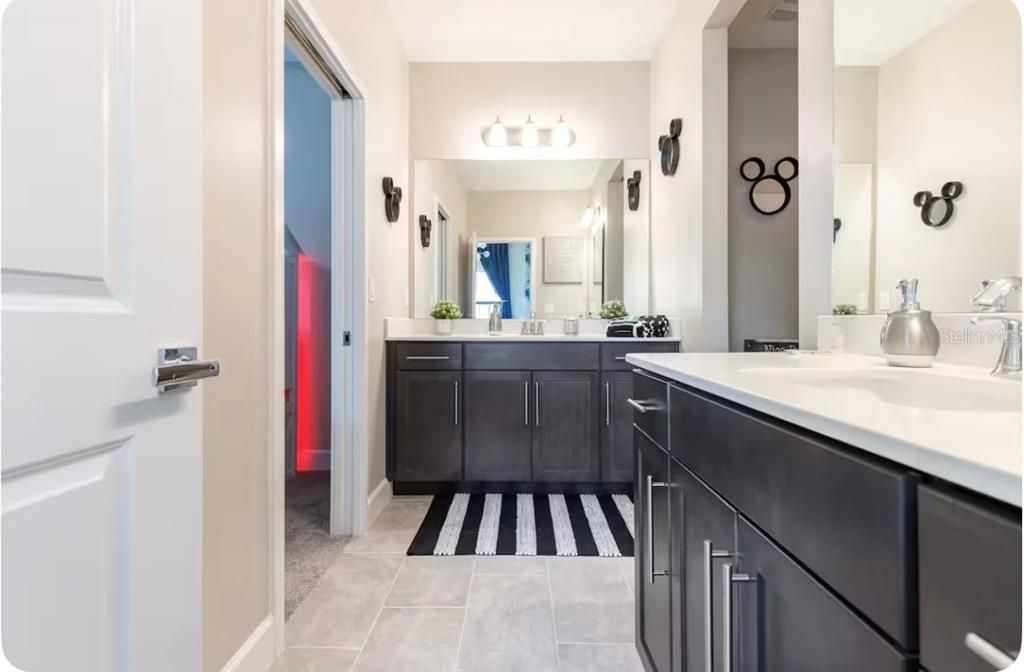 出租: $3,500 (5 贝兹, 4 浴室, 2310 平方英尺)