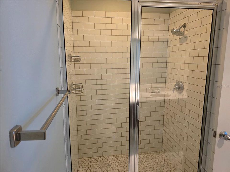 For Sale: $289,000 (1 beds, 1 baths, 615 Square Feet)