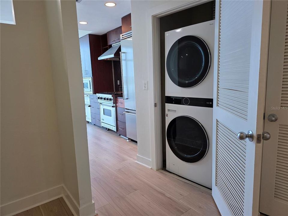 For Sale: $289,000 (1 beds, 1 baths, 615 Square Feet)