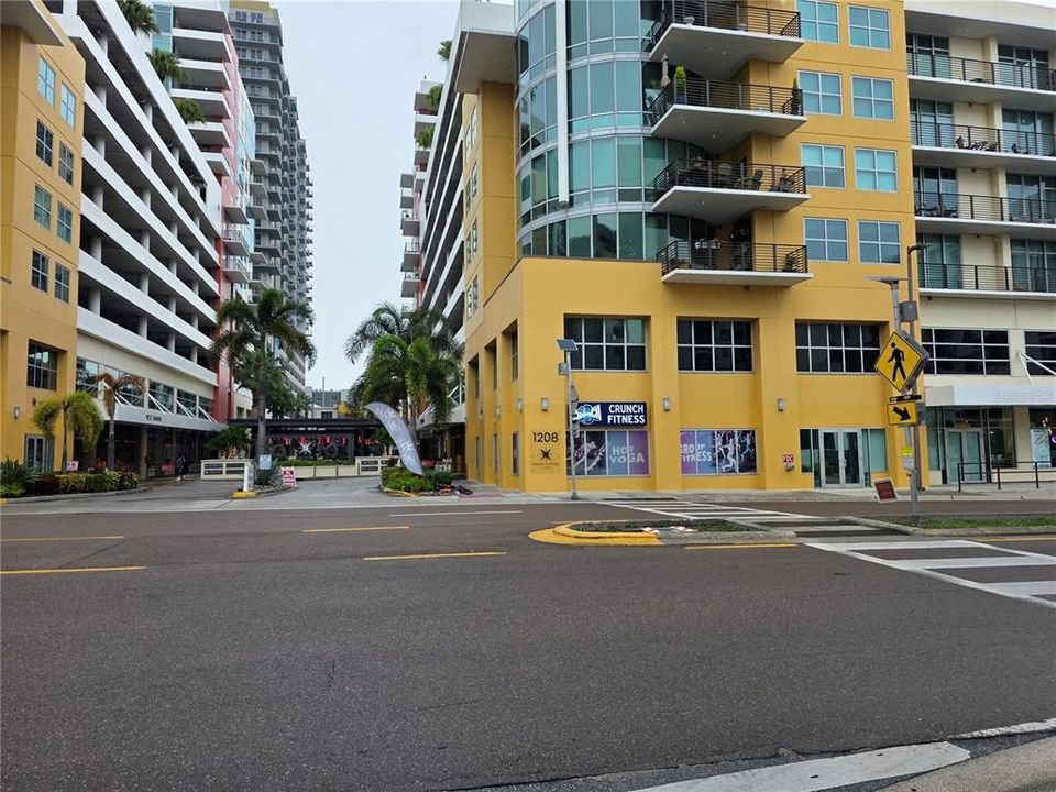 For Sale: $289,000 (1 beds, 1 baths, 615 Square Feet)