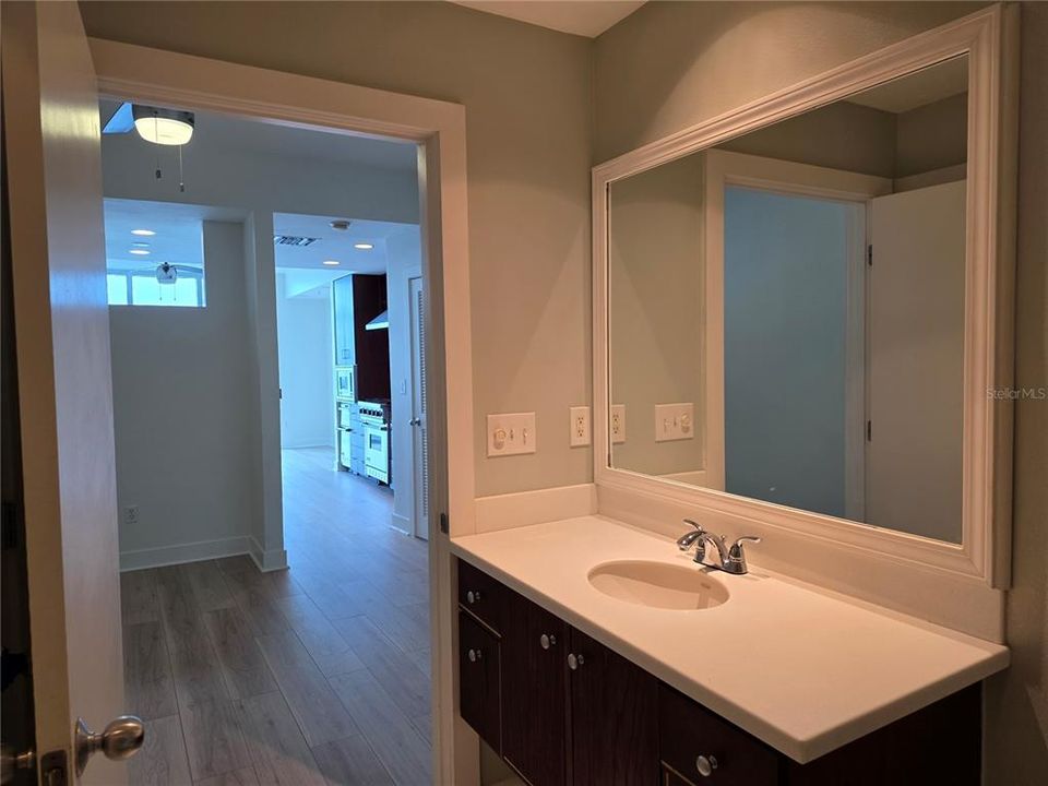 For Sale: $289,000 (1 beds, 1 baths, 615 Square Feet)
