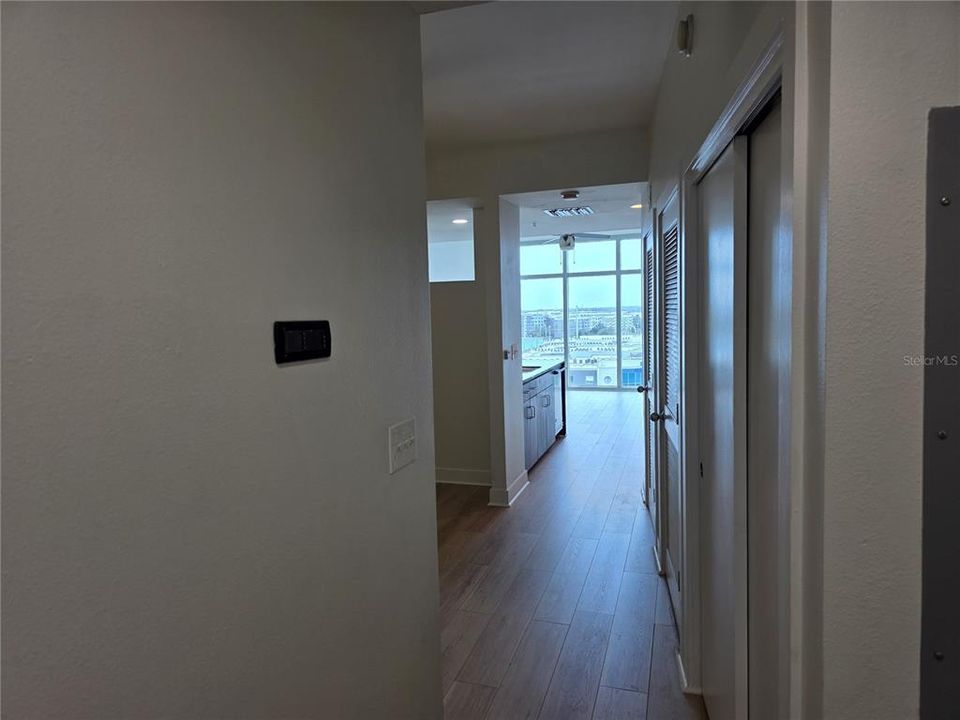 For Sale: $289,000 (1 beds, 1 baths, 615 Square Feet)