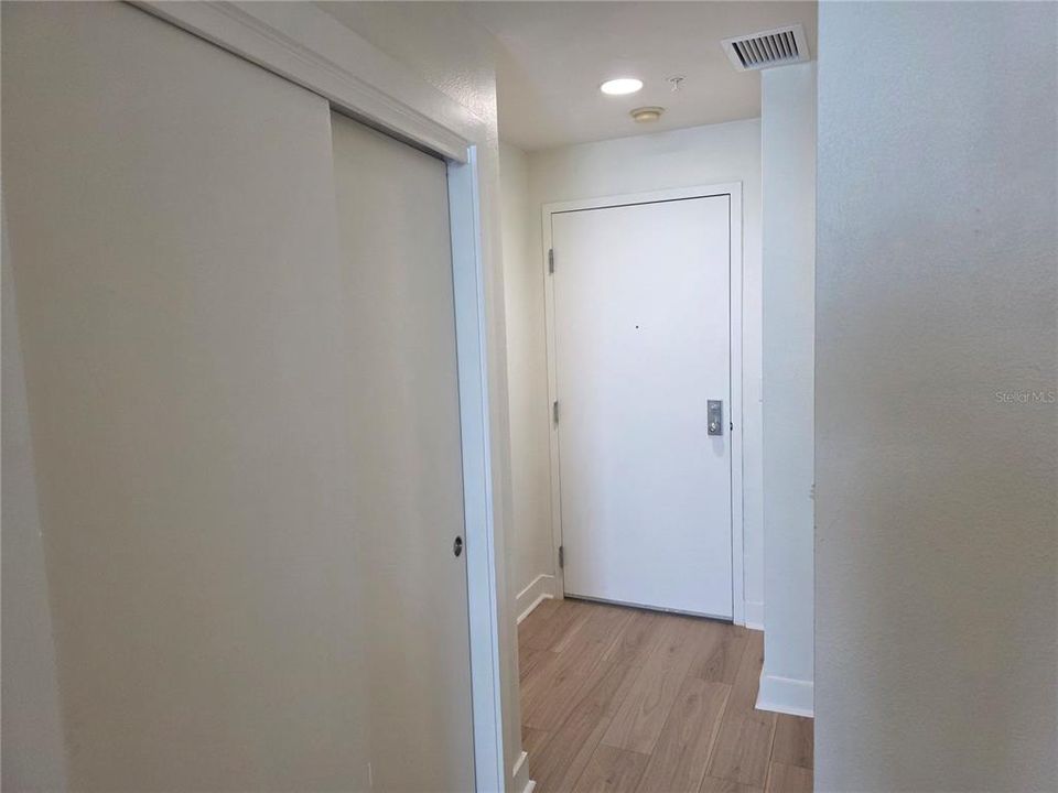 For Sale: $289,000 (1 beds, 1 baths, 615 Square Feet)