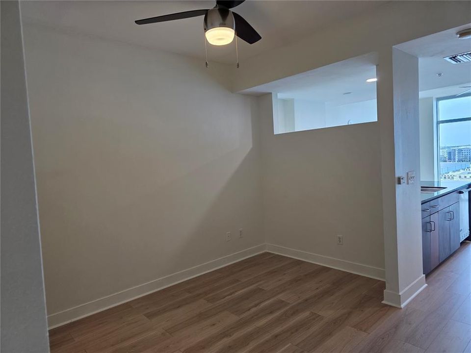 For Sale: $289,000 (1 beds, 1 baths, 615 Square Feet)