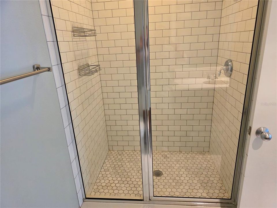 For Sale: $289,000 (1 beds, 1 baths, 615 Square Feet)