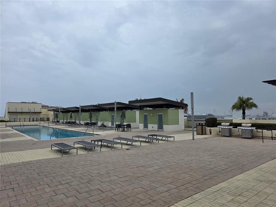 For Sale: $289,000 (1 beds, 1 baths, 615 Square Feet)