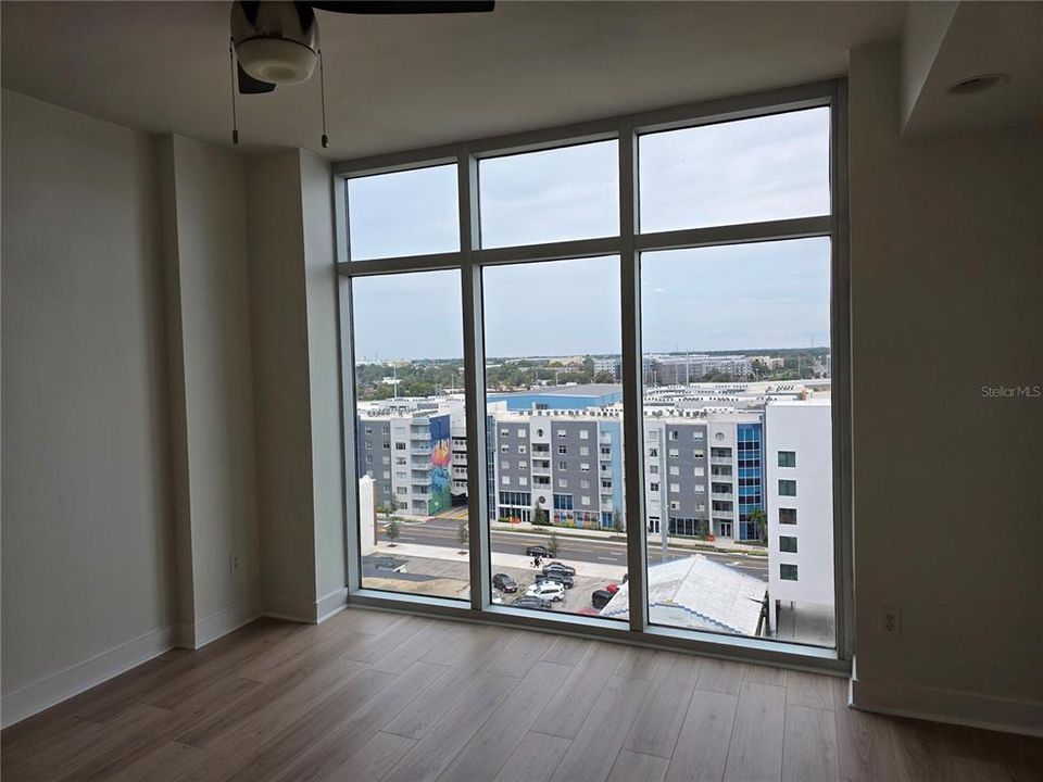 For Sale: $289,000 (1 beds, 1 baths, 615 Square Feet)