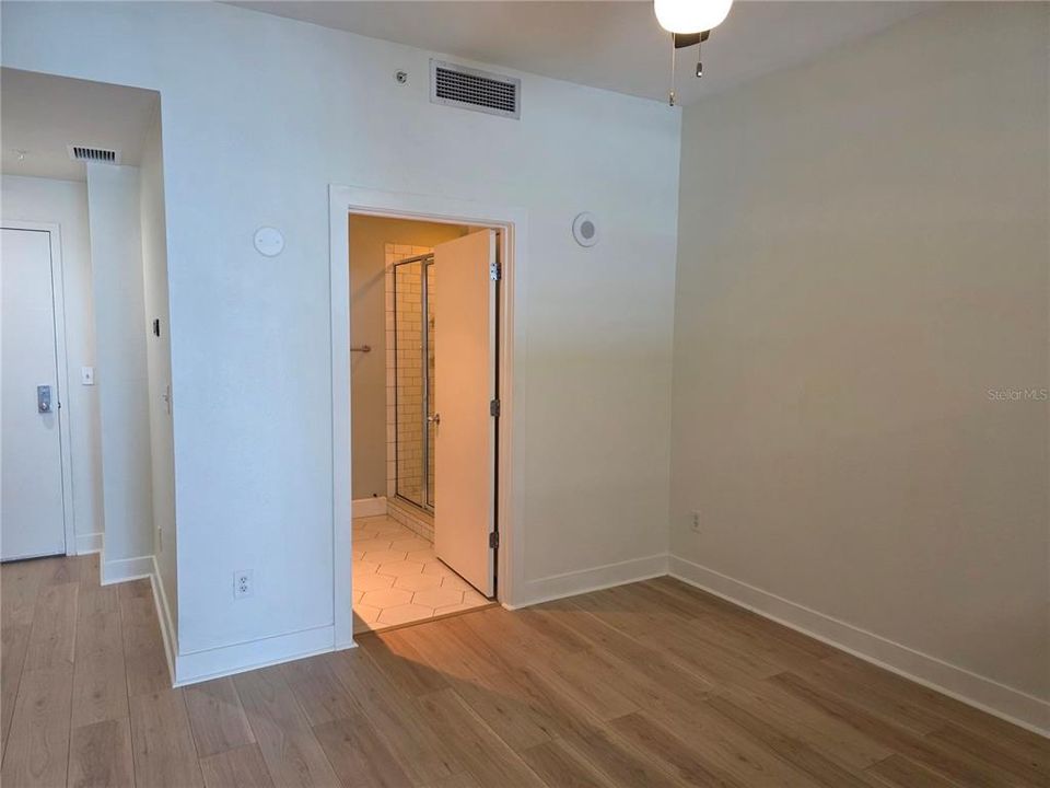 For Sale: $289,000 (1 beds, 1 baths, 615 Square Feet)