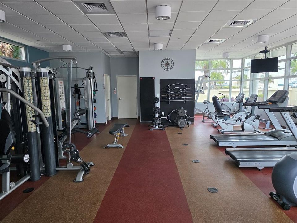 For Sale: $289,000 (1 beds, 1 baths, 615 Square Feet)