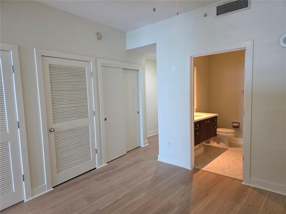 For Sale: $289,000 (1 beds, 1 baths, 615 Square Feet)