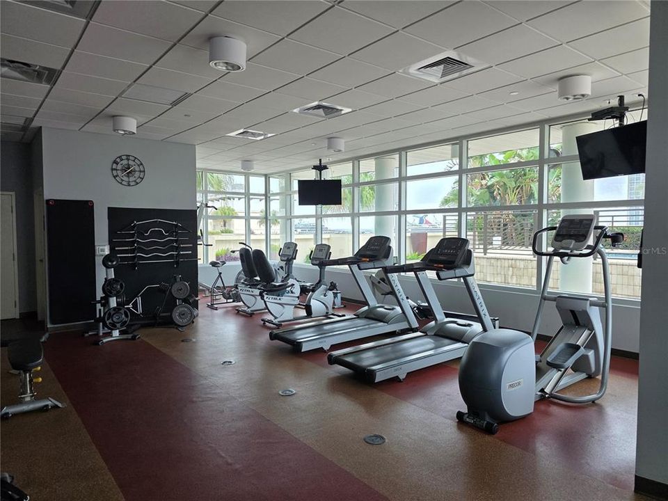 For Sale: $289,000 (1 beds, 1 baths, 615 Square Feet)