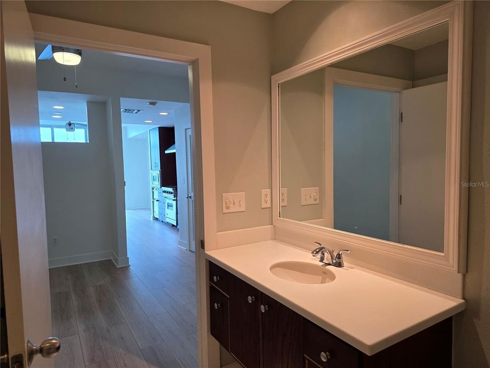 For Sale: $289,000 (1 beds, 1 baths, 615 Square Feet)