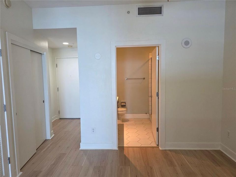 For Sale: $289,000 (1 beds, 1 baths, 615 Square Feet)