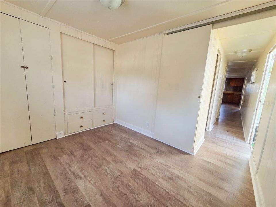 На продажу: $79,100 (2 спален, 1 ванн, 1018 Квадратных фут)