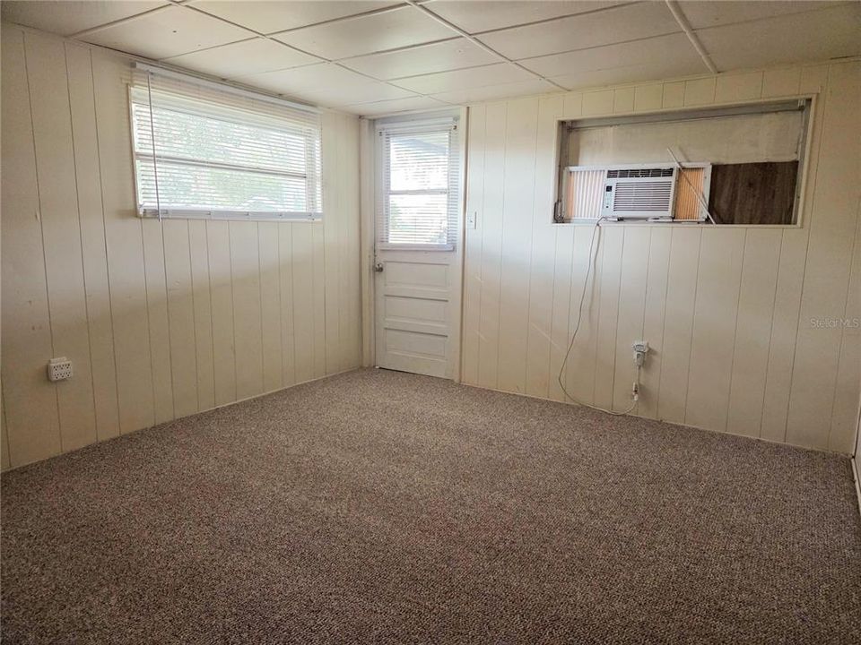 На продажу: $79,100 (2 спален, 1 ванн, 1018 Квадратных фут)