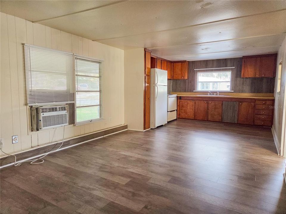 На продажу: $79,100 (2 спален, 1 ванн, 1018 Квадратных фут)