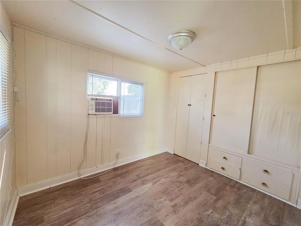 На продажу: $79,100 (2 спален, 1 ванн, 1018 Квадратных фут)