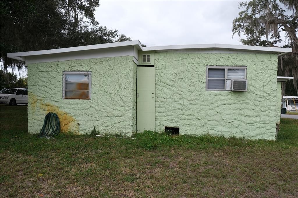 На продажу: $79,100 (2 спален, 1 ванн, 1018 Квадратных фут)