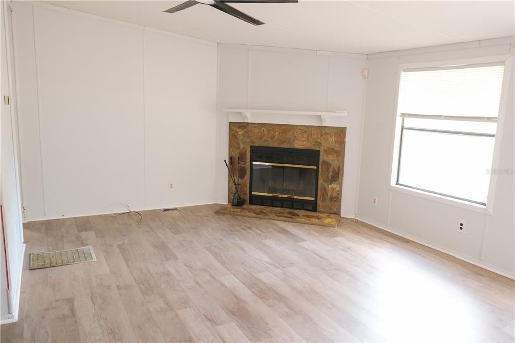 待售: $93,400 (3 贝兹, 2 浴室, 1080 平方英尺)