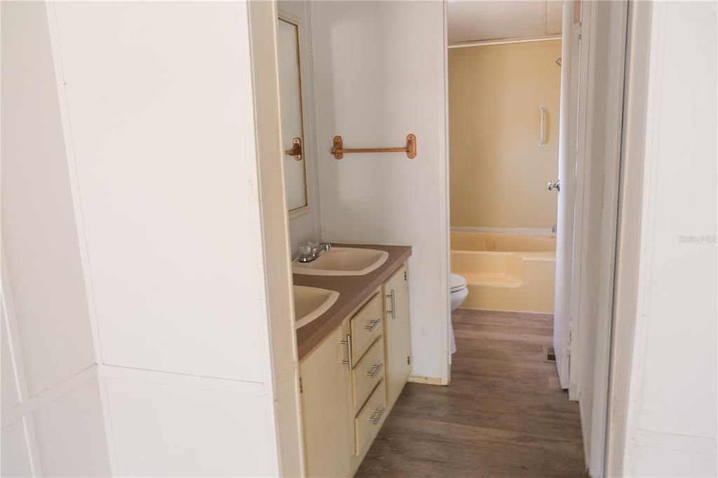 待售: $93,400 (3 贝兹, 2 浴室, 1080 平方英尺)