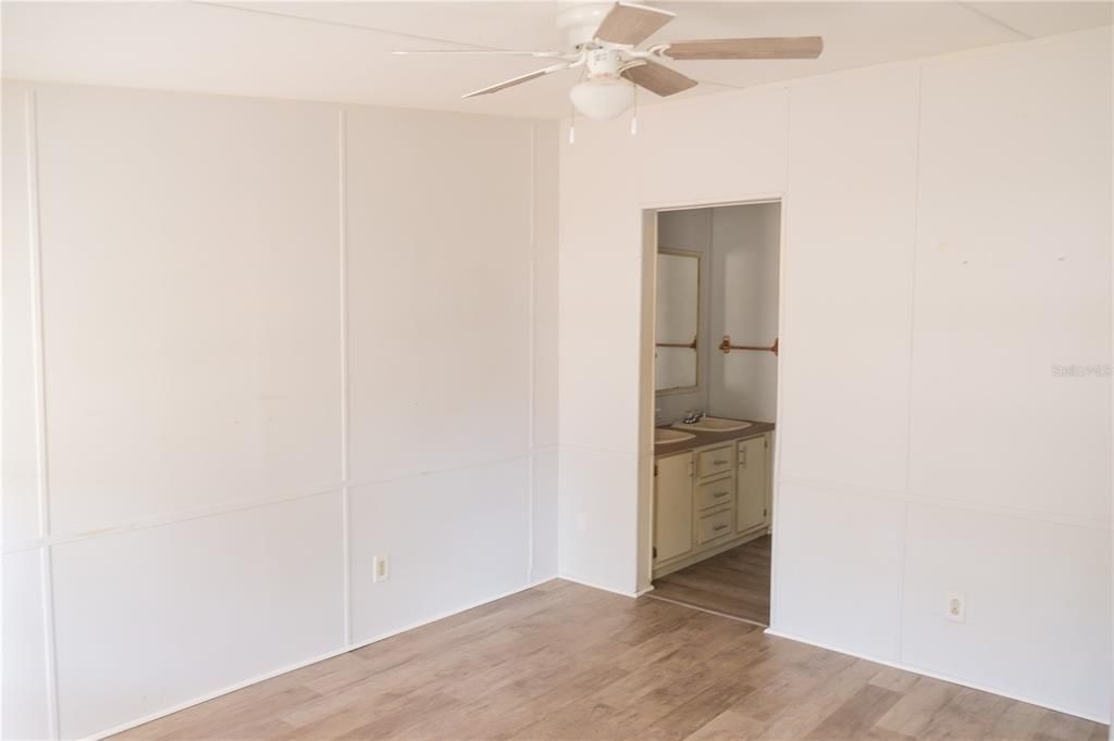 待售: $93,400 (3 贝兹, 2 浴室, 1080 平方英尺)