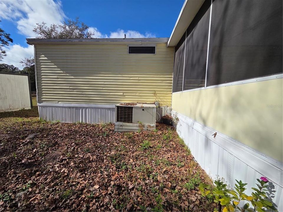 待售: $93,400 (3 贝兹, 2 浴室, 1080 平方英尺)