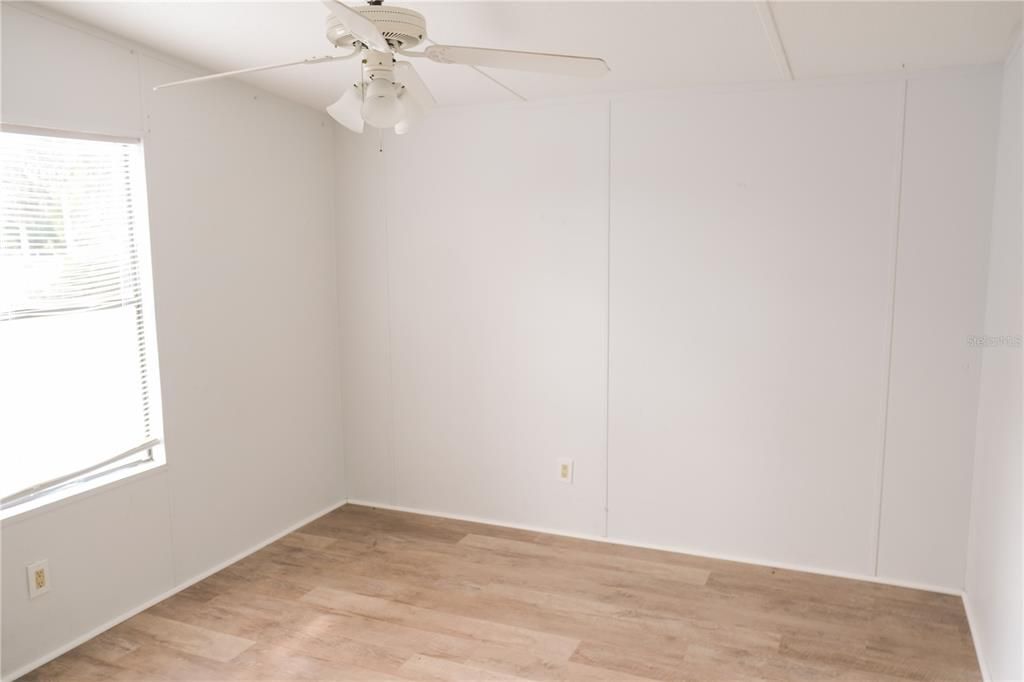 待售: $93,400 (3 贝兹, 2 浴室, 1080 平方英尺)