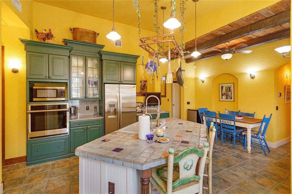 For Sale: $1,175,000 (3 beds, 3 baths, 2984 Square Feet)