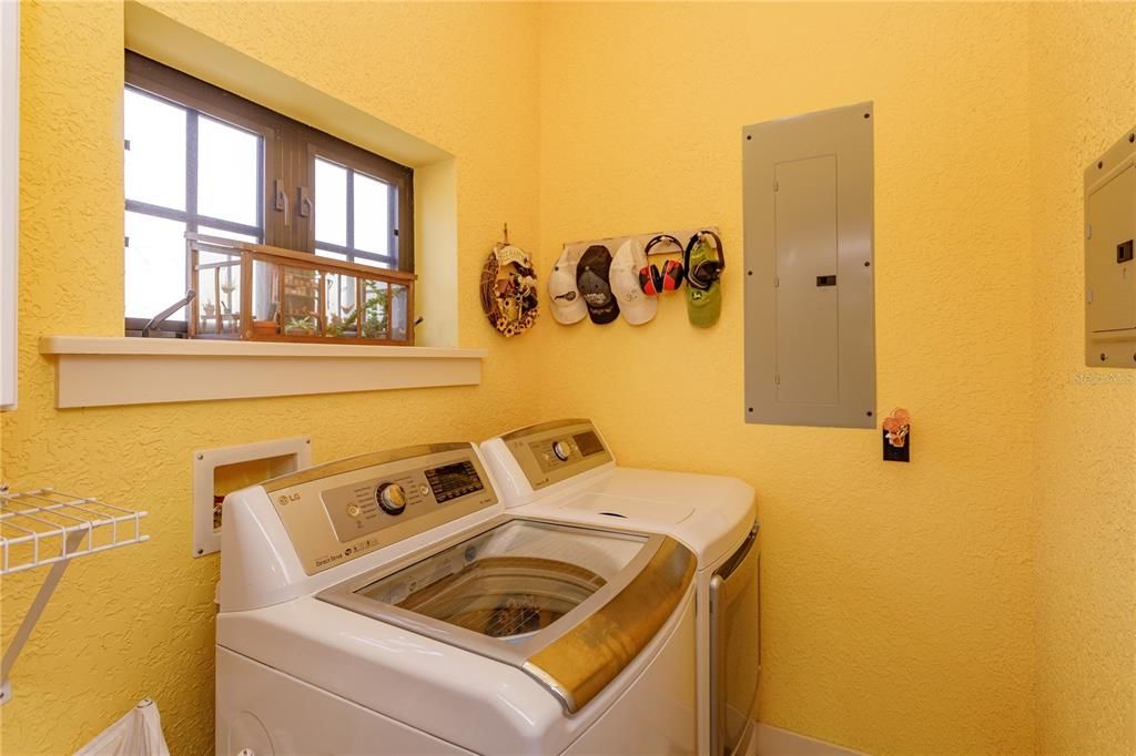 For Sale: $1,175,000 (3 beds, 3 baths, 2984 Square Feet)