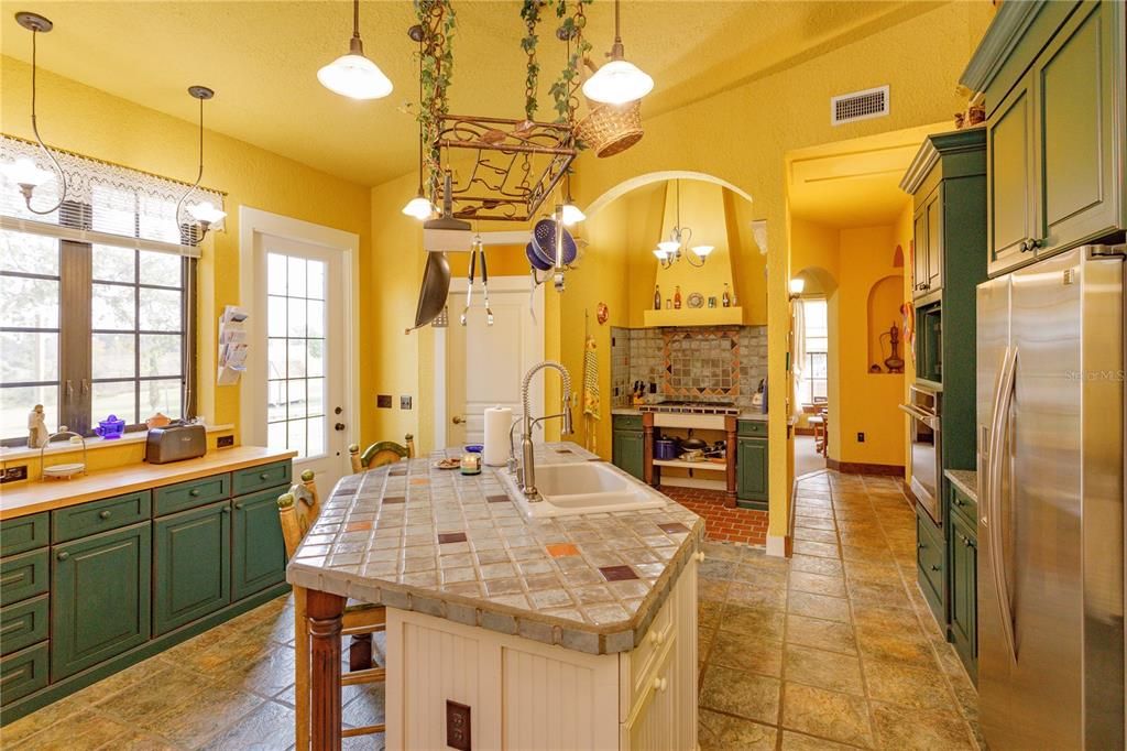 For Sale: $1,175,000 (3 beds, 3 baths, 2984 Square Feet)