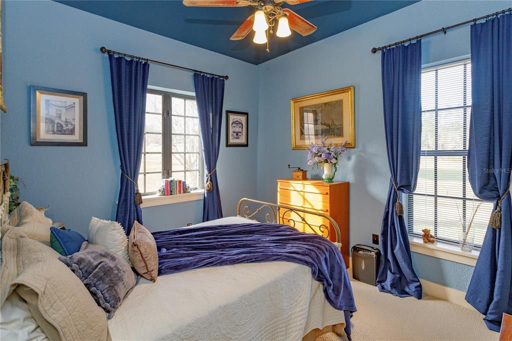 For Sale: $1,175,000 (3 beds, 3 baths, 2984 Square Feet)