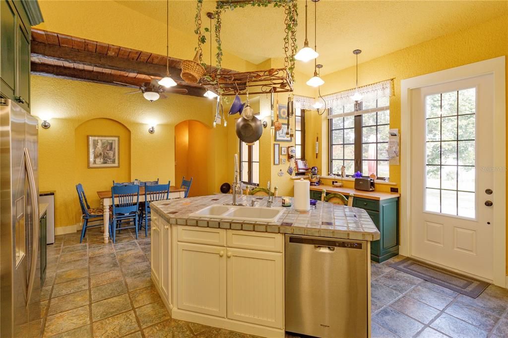 For Sale: $1,175,000 (3 beds, 3 baths, 2984 Square Feet)