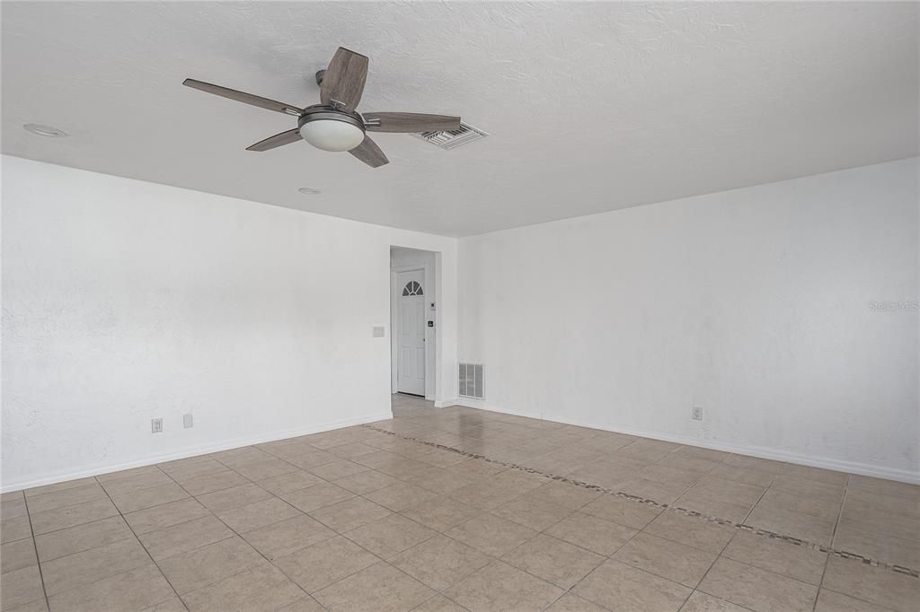 В аренду: $2,600 (3 спален, 2 ванн, 1646 Квадратных фут)