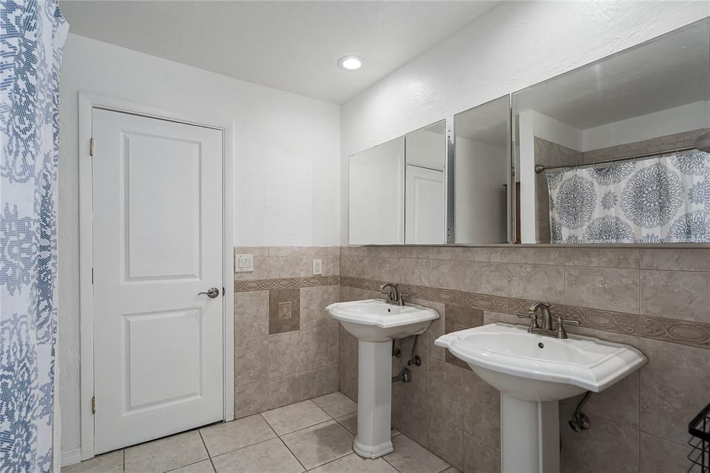 В аренду: $2,600 (3 спален, 2 ванн, 1646 Квадратных фут)