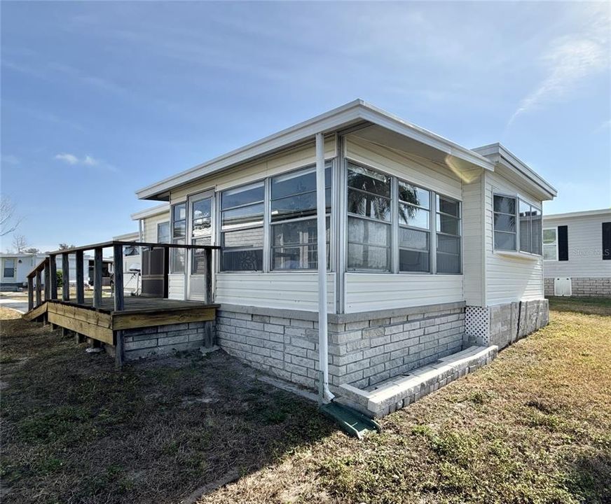 待售: $169,000 (2 贝兹, 1 浴室, 958 平方英尺)