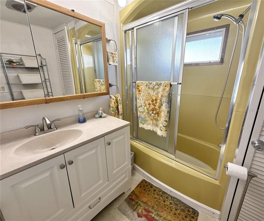 待售: $169,000 (2 贝兹, 1 浴室, 958 平方英尺)